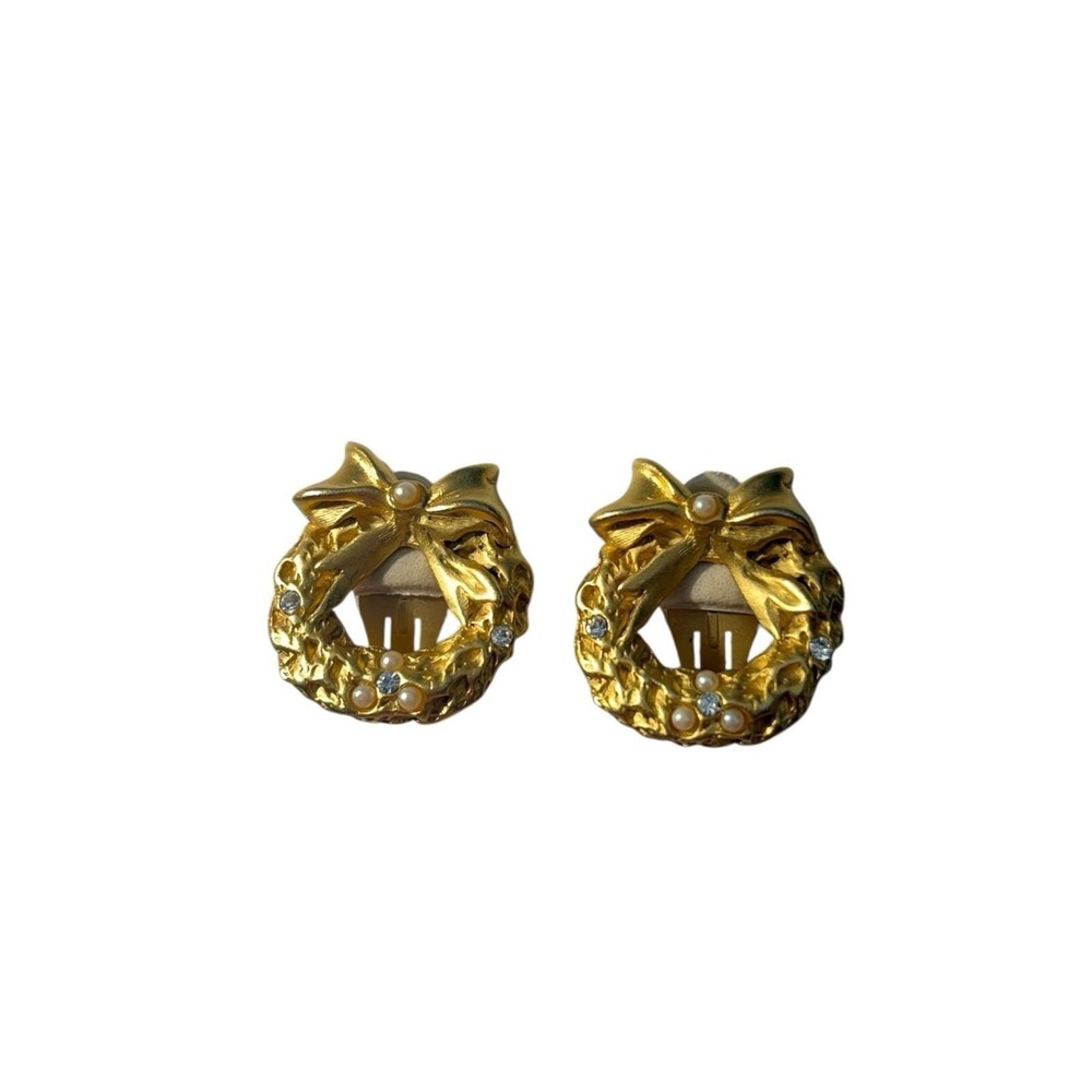 Vintage Norma Jean GoldTone Rhinestone Faux Pearl Holiday Wreath ClipOn Earrings